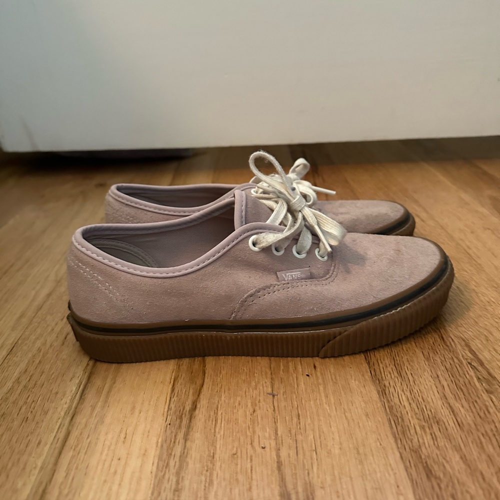 Low top Vans with gum sole